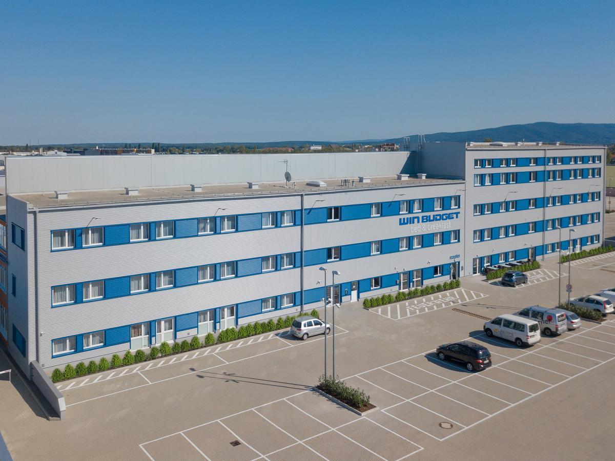 Winbudget "Bed&Breakfast" Wiener Neustadt Exterior photo