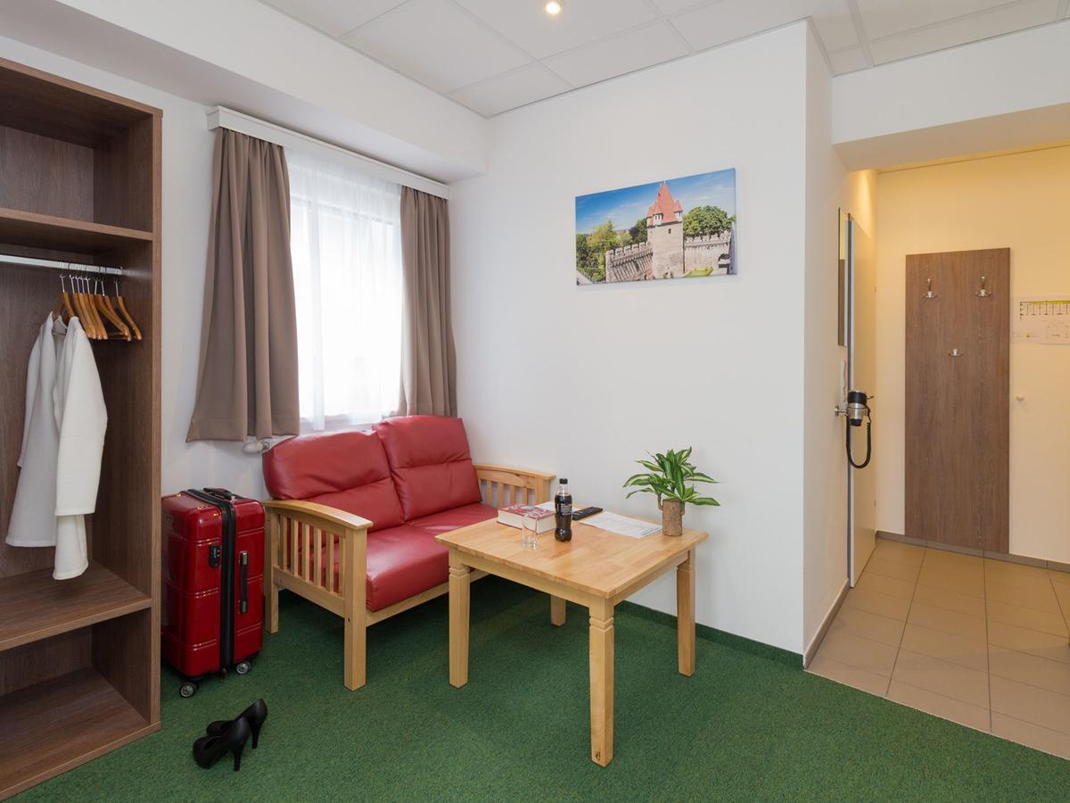 Winbudget "Bed&Breakfast" Wiener Neustadt Exterior photo