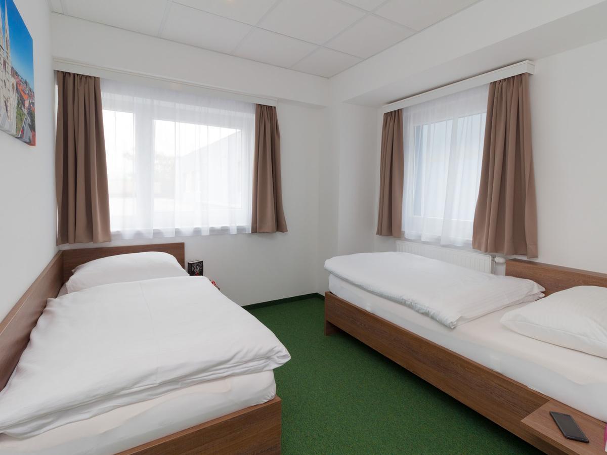 Winbudget "Bed&Breakfast" Wiener Neustadt Exterior photo