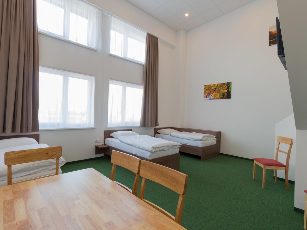 Winbudget "Bed&Breakfast" Wiener Neustadt Exterior photo
